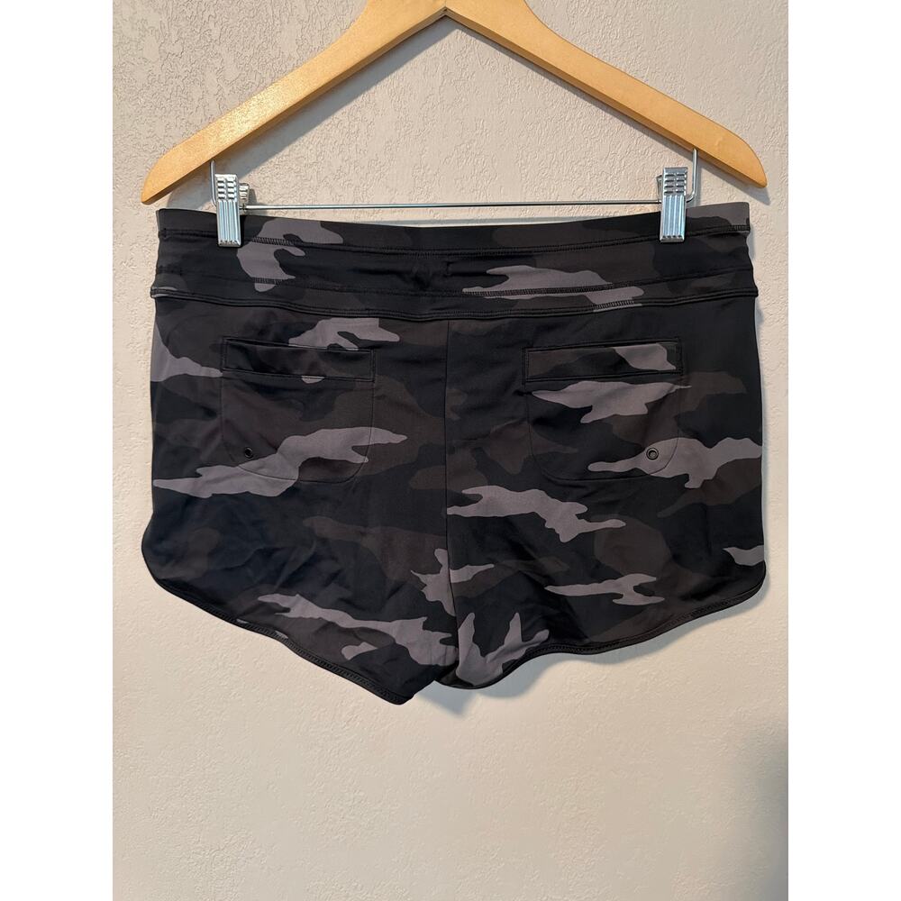 Athleta Freestyle Camo Surge Running/Athletic Shorts SZ M - Picture 2 of 6